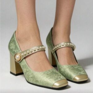 SHEIN Woman Green Heels with Pearl Strap and Gold Accents